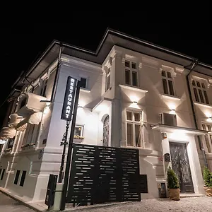 ** Oda ve Kahvaltı George&dragon Romanya